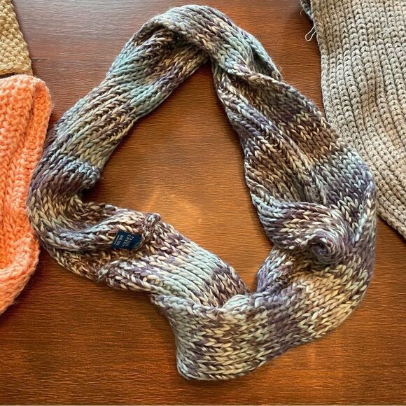 Bundle of 4 Knit Yarn Infinity Scarves - Picture 6 of 9
